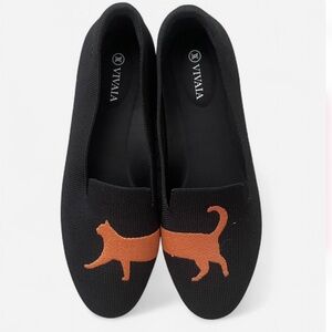 Vivaia Round-Toe Embroidered Audrey Black & Orange Cat Loafers in 41 US 9.5
